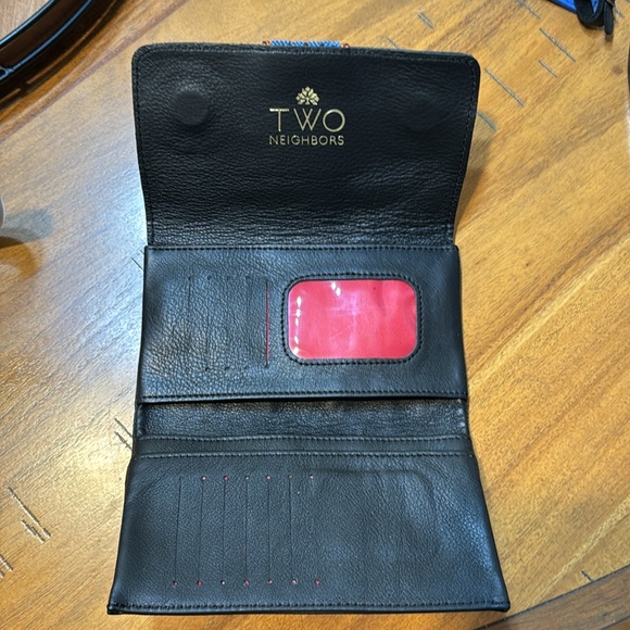 - Black, leather wallet with Palestinian embroidery. Back zipper pocket fo… - Picture 3 of 3